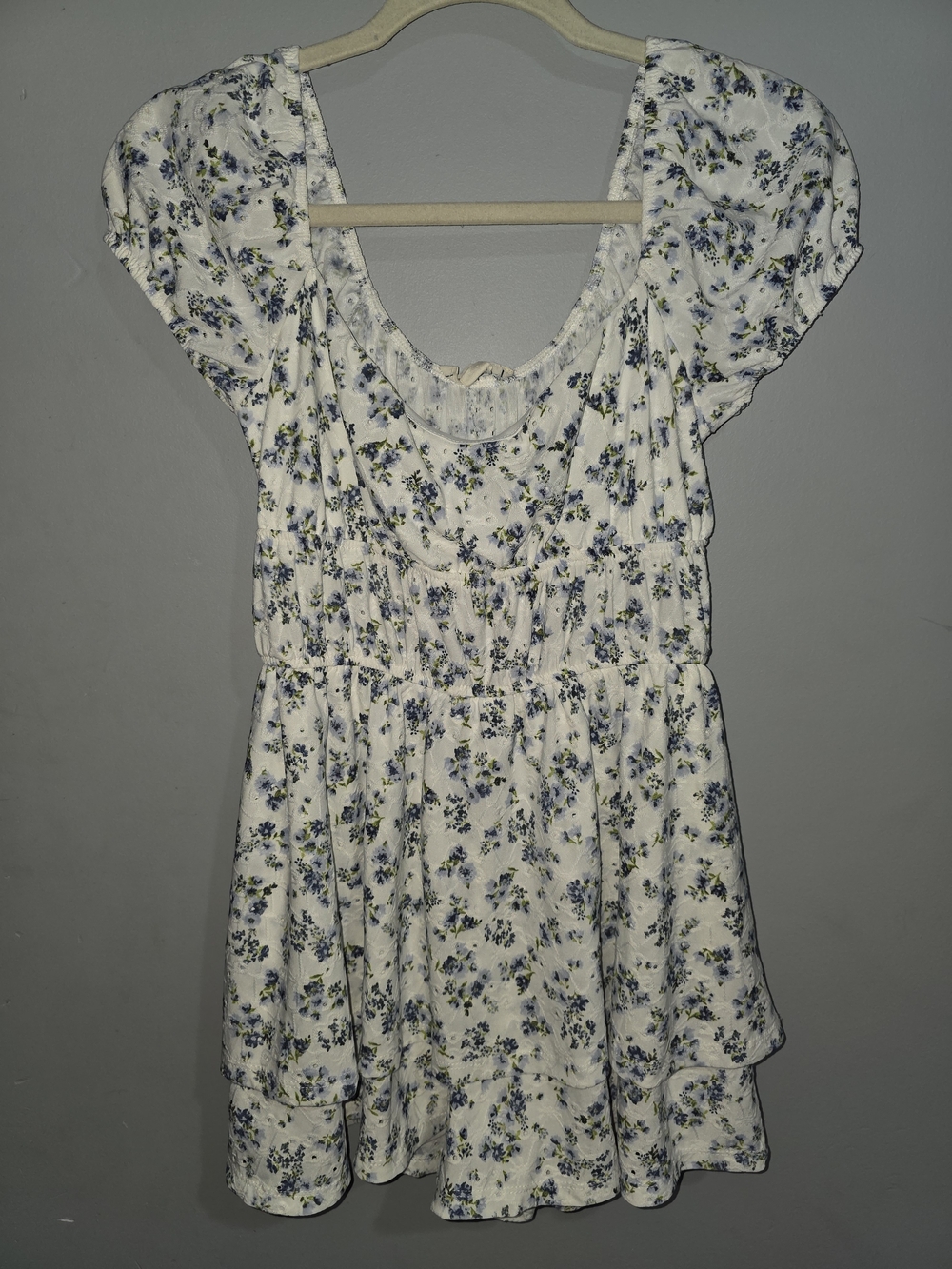 Aeropostale Floral Mini Romper in White & Blue Size Small